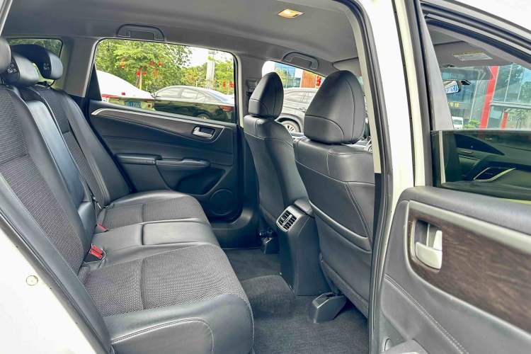Used Honda Jade 2013 1.8L automatic Comfort version 5 seats Interior 5