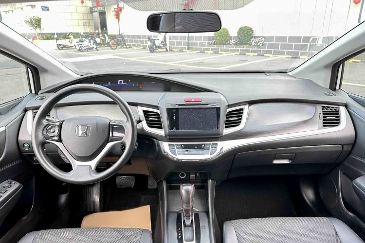 Used Honda Jade 2013 1.8L automatic Comfort version 5 seats Interior 9