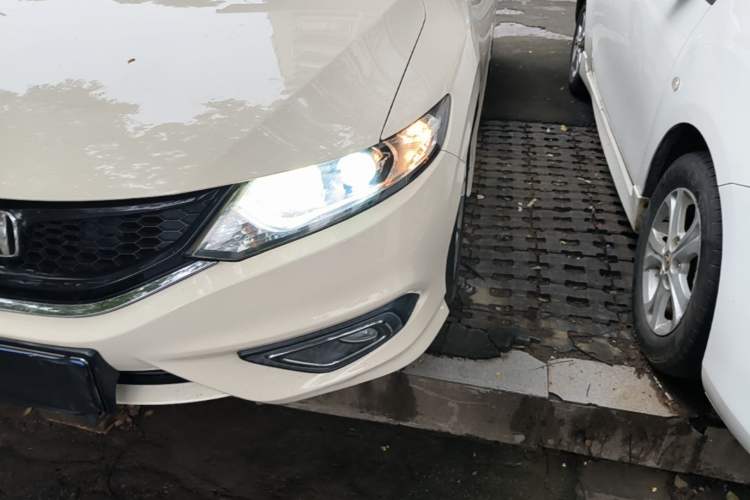 Used Honda Jade 2013 1.8L automatic Comfort version 5 seats Left Front Headlight