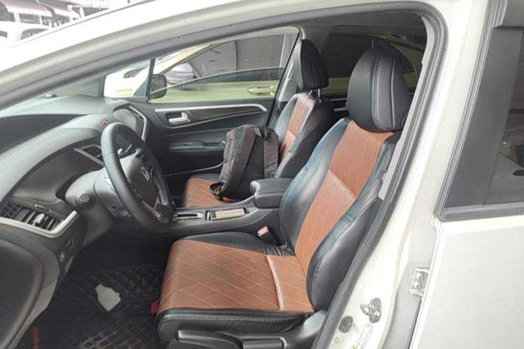 Used Honda Jade 2013 1.8L automatic Comfort version 5 seats Left Front Seat