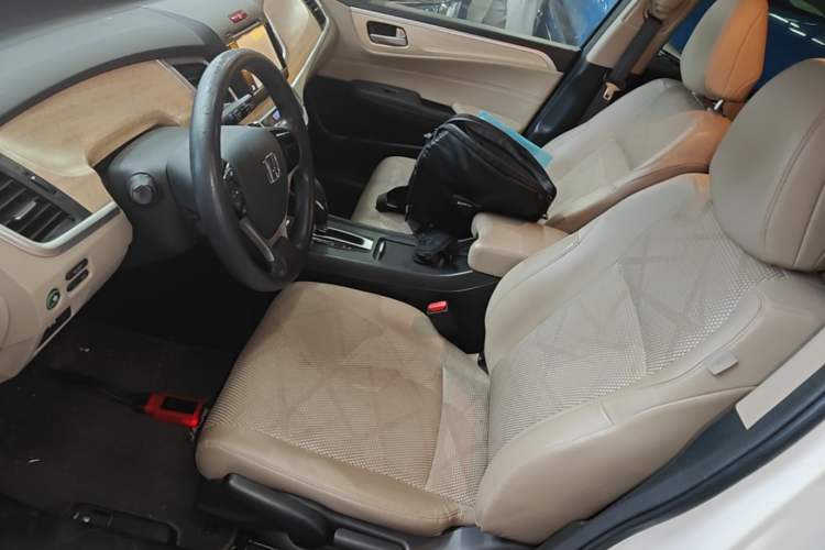 Used Honda Jade 2013 1.8L automatic Comfort version 5 seats Left Front Seat