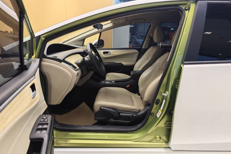 Used Honda Jade 2013 1.8L automatic Comfort version 5 seats Left Front Seat