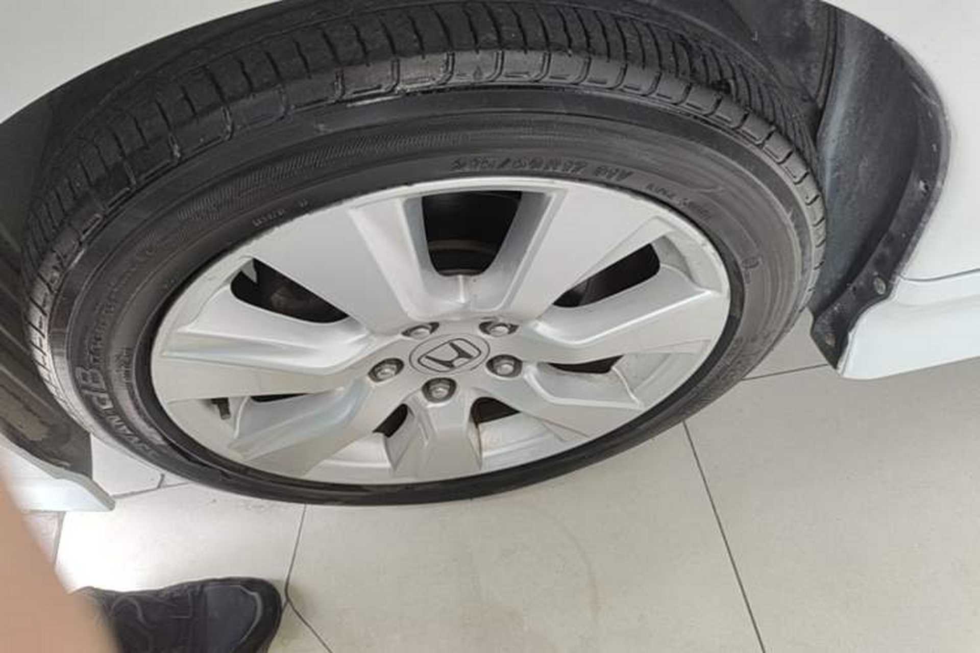 Used Honda Jade 2013 1.8L automatic Comfort version 5 seats Left Front Wheel Hub