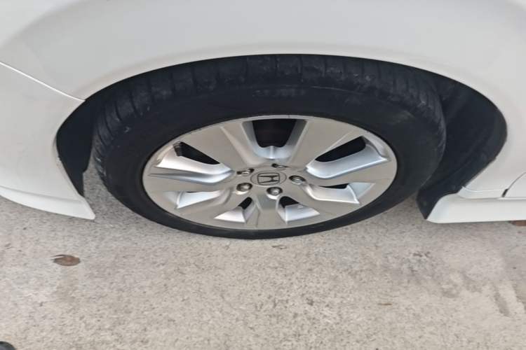 Used Honda Jade 2013 1.8L automatic Comfort version 5 seats Left Front Wheel Hub