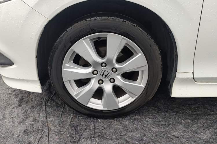 Used Honda Jade 2013 1.8L automatic Comfort version 5 seats Left Front Wheel Hub