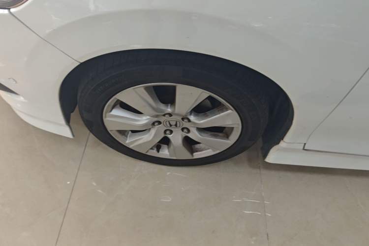 Used Honda Jade 2013 1.8L automatic Comfort version 5 seats Left Front Wheel Hub