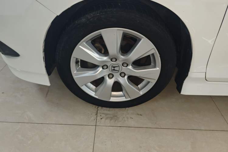 Used Honda Jade 2013 1.8L automatic Comfort version 5 seats Left Front Wheel Hub
