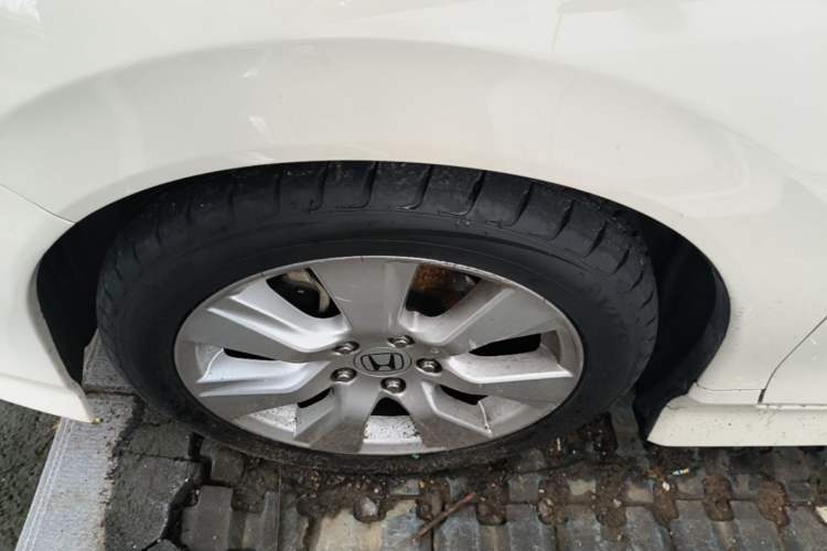 Used Honda Jade 2013 1.8L automatic Comfort version 5 seats Left Front Wheel Hub