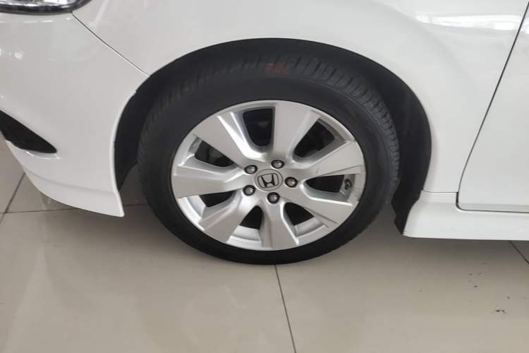 Used Honda Jade 2013 1.8L automatic Comfort version 5 seats Left Front Wheel Hub