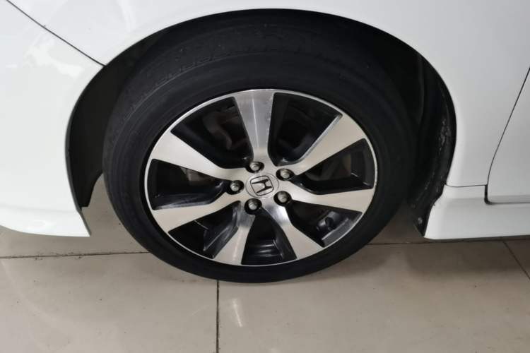 Used Honda Jade 2013 1.8L CVT Luxury Edition 5 seats Left Front Wheel Hub