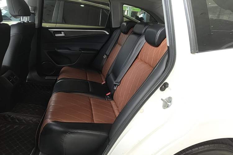 Used Honda Jade 2013 1.8L automatic Comfort version 5 seats Left Rear Seat