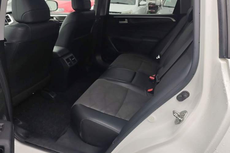 Used Honda Jade 2013 1.8L automatic Comfort version 5 seats Left Rear Seat