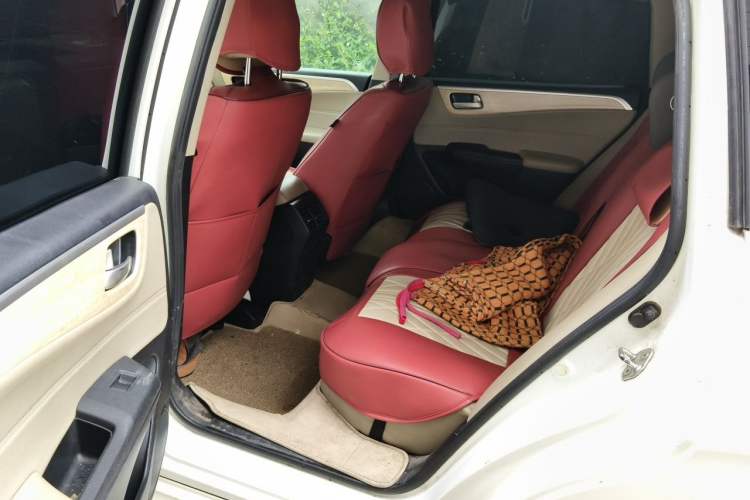 Used Honda Jade 2013 1.8L automatic Comfort version 5 seats Left Rear Seat