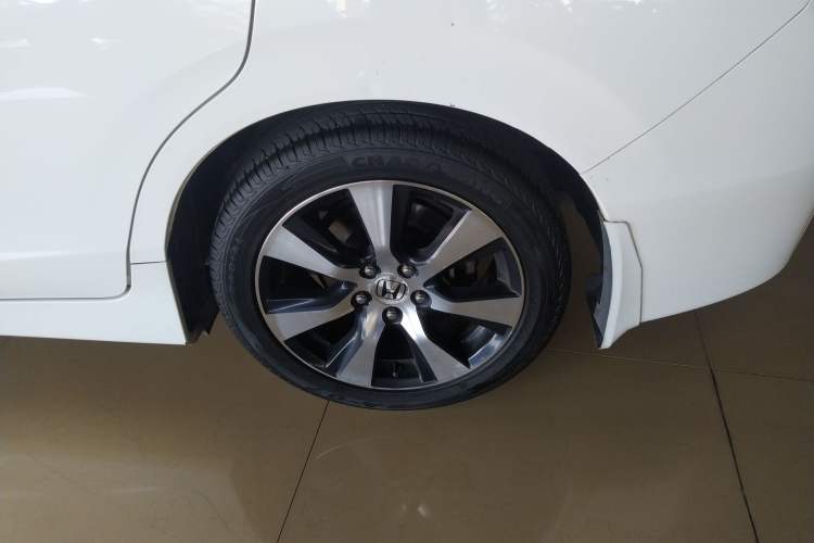 Used Honda Jade 2013 1.8L CVT Luxury Edition 6 seats Left Rear Wheel Hub