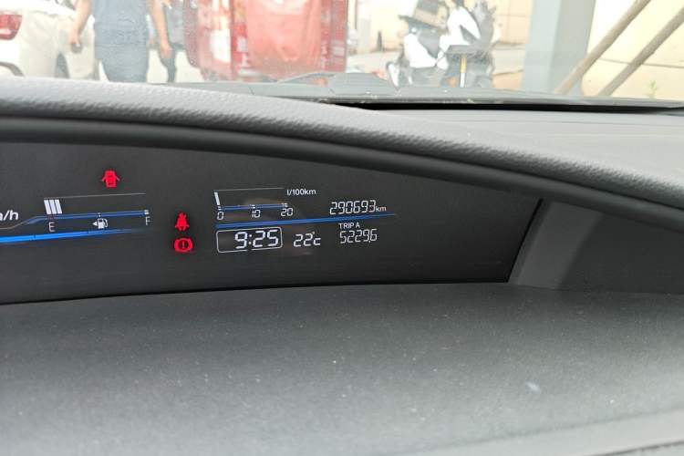 Used Honda Jade 2013 1.8L CVT Luxury Edition 5 seats Odometer Close Up