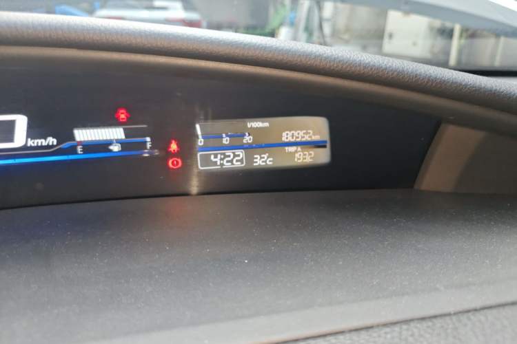 Used Honda Jade 2013 1.8L automatic Comfort version 5 seats Odometer Close Up