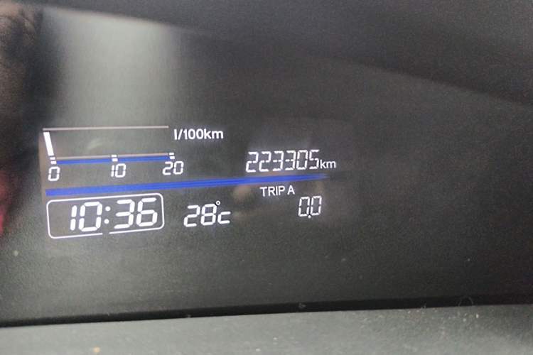 Used Honda Jade 2013 1.8L automatic Comfort version 5 seats Odometer Close Up