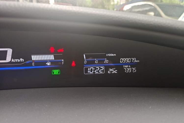 Used Honda Jade 2013 1.8L automatic Comfort version 5 seats Odometer Close Up