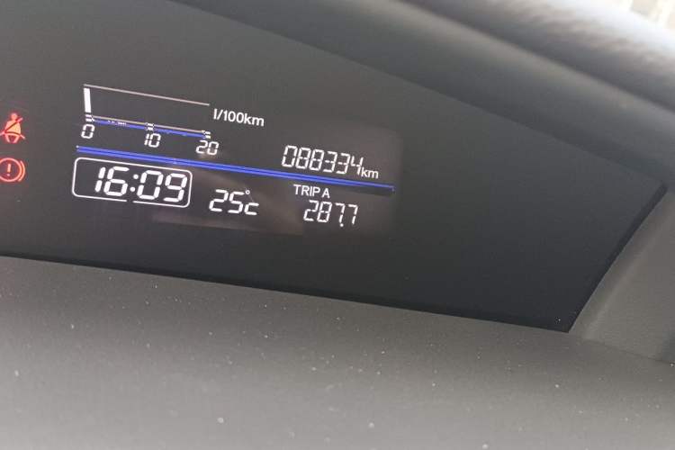 Used Honda Jade 2013 1.8L CVT Luxury Edition 5 seats Odometer Close Up