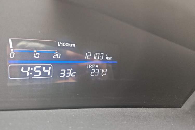 Used Honda Jade 2013 1.8L CVT Luxury Edition 6 seats Odometer Close Up