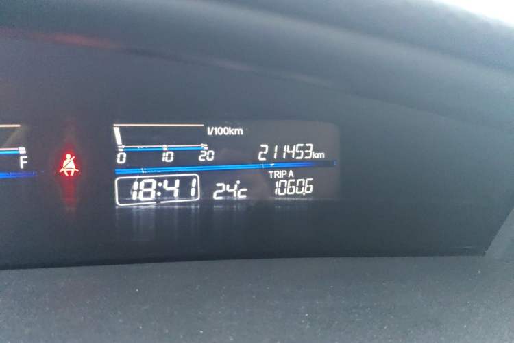 Used Honda Jade 2013 1.8L automatic Comfort version 5 seats Odometer Close Up