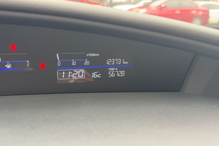 Used Honda Jade 2013 1.8L automatic Comfort version 5 seats Odometer Close Up