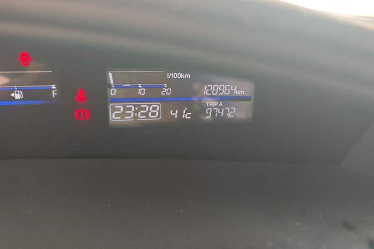 Used Honda Jade 2013 1.8L automatic Comfort version 5 seats Odometer Close Up