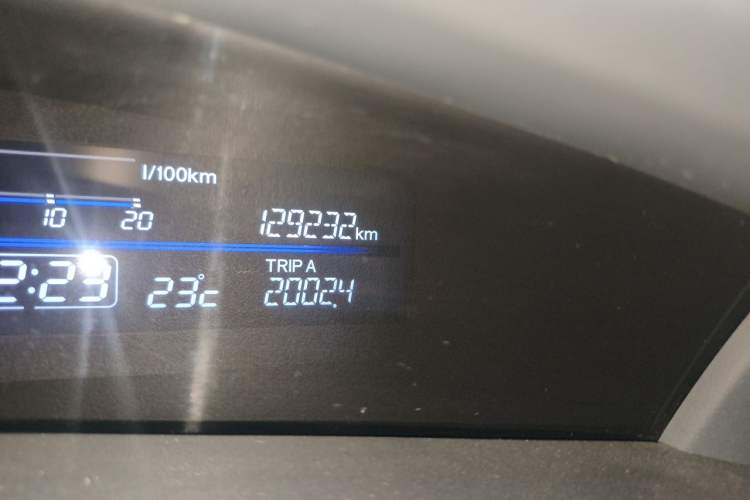 Used Honda Jade 2013 1.8L automatic Comfort version 5 seats Odometer Close Up