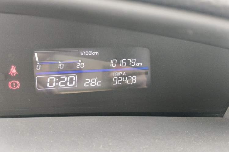 Used Honda Jade 2013 1.8L automatic Comfort version 5 seats Odometer Close Up
