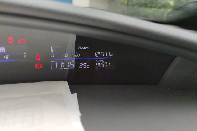 Used Honda Jade 2013 1.8L automatic Comfort version 5 seats Odometer Close Up