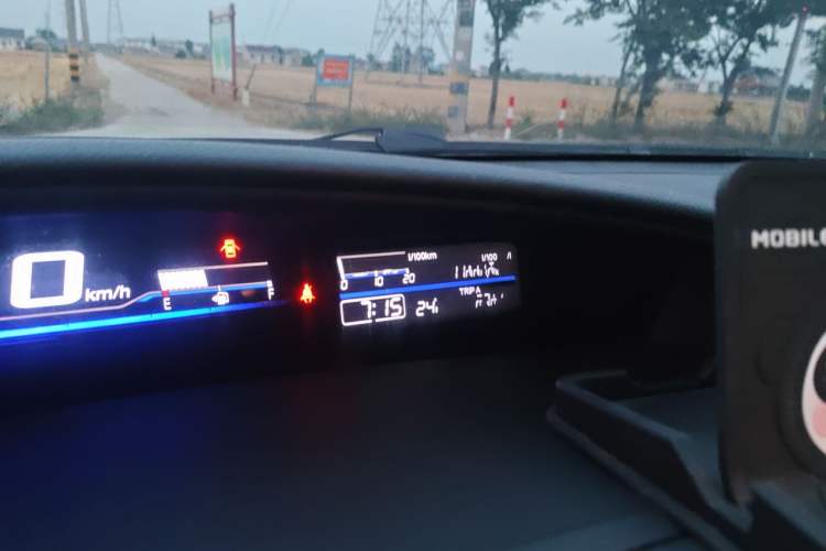 Used Honda Jade 2013 1.8L automatic Comfort version 5 seats Odometer Close Up