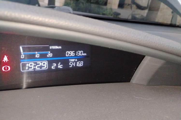 Used Honda Jade 2013 1.8L automatic Comfort version 5 seats Odometer Close Up