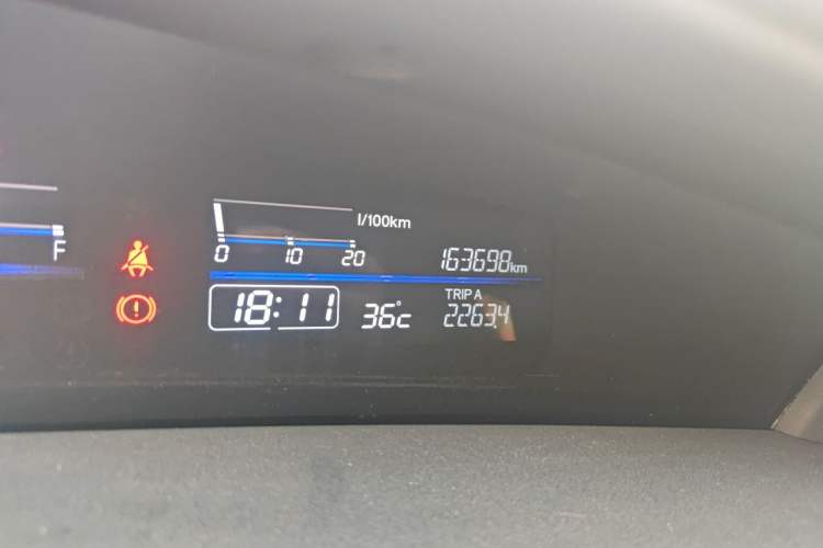 Used Honda Jade 2013 1.8L automatic Comfort version 5 seats Odometer Close Up
