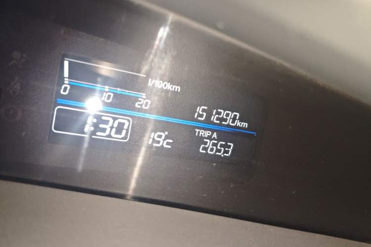Used Honda Jade 2013 1.8L automatic Comfort version 5 seats Odometer Close Up