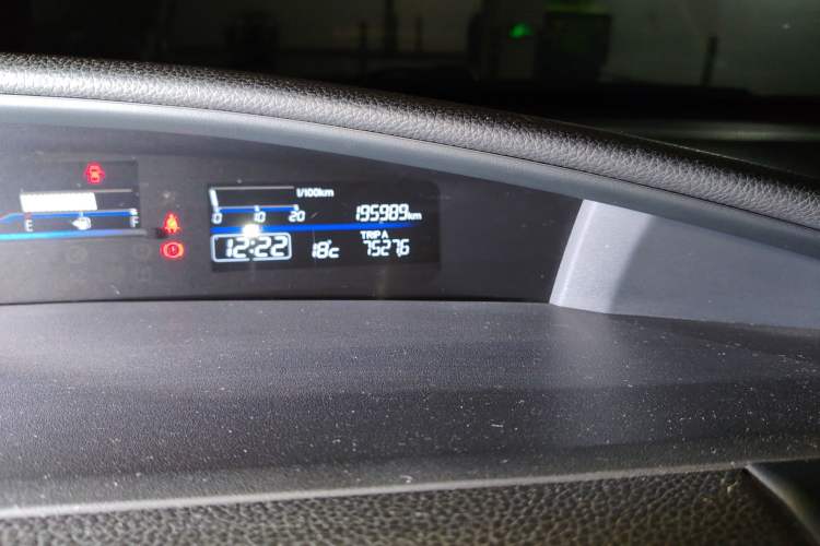 Used Honda Jade 2013 1.8L automatic Comfort version 5 seats Odometer Close Up