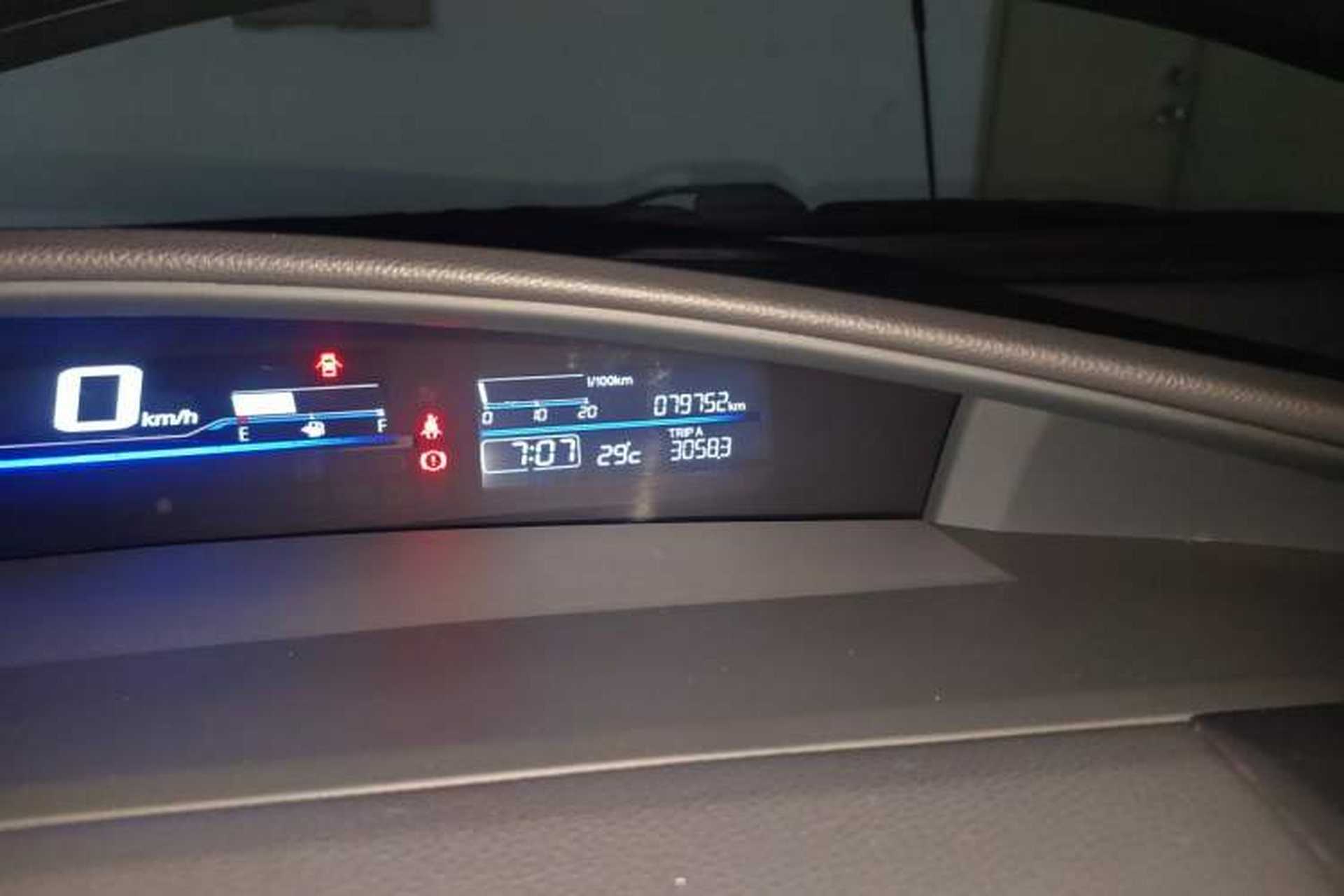 Used Honda Jade 2013 1.8L automatic Comfort version 5 seats Odometer Close Up