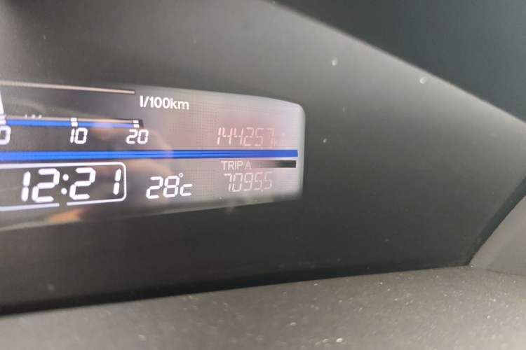 Used Honda Jade 2013 1.8L automatic Comfort version 5 seats Odometer Close Up
