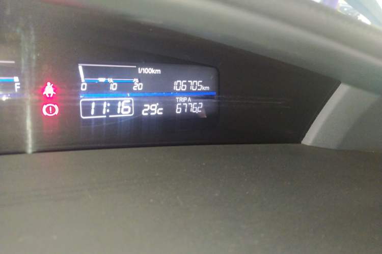 Used Honda Jade 2013 1.8L CVT Luxury Edition 6 seats Odometer Close Up