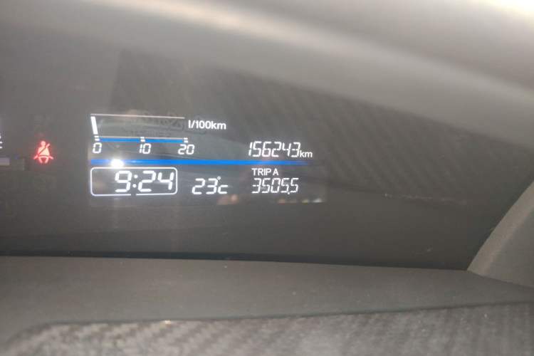 Used Honda Jade 2013 1.8L automatic Comfort version 5 seats Odometer Close Up