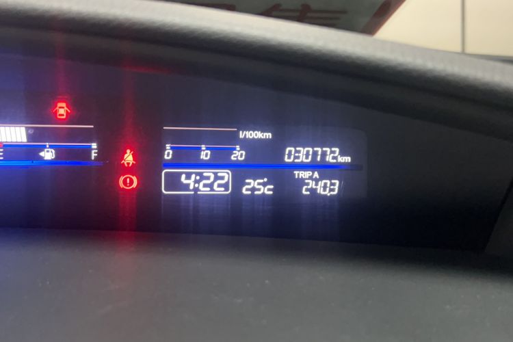 Used Honda Jade 2013 1.8L CVT Luxury Edition 5 seats Odometer Close Up