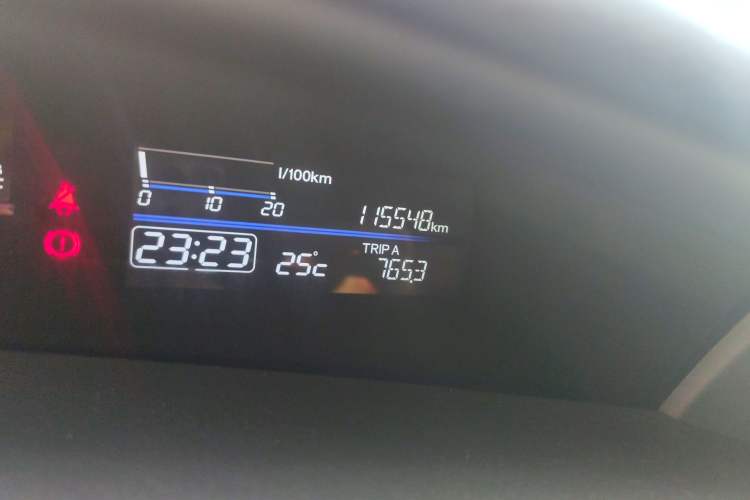 Used Honda Jade 2013 1.8L automatic Comfort version 5 seats Odometer Close Up