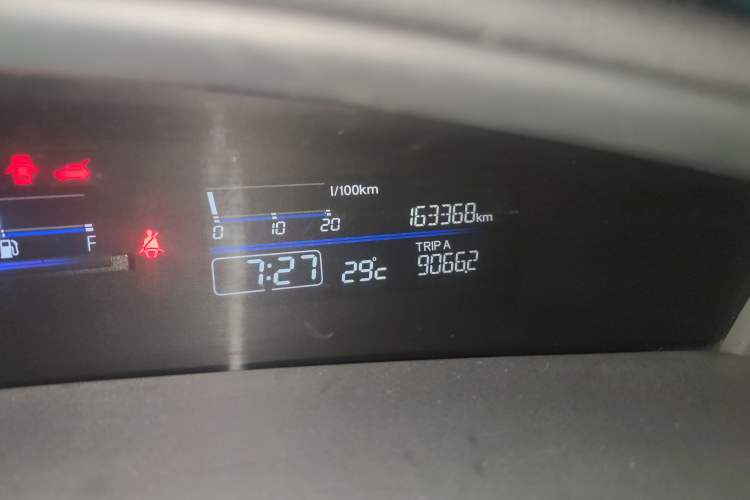 Used Honda Jade 2013 1.8L automatic Comfort version 5 seats Odometer Close Up