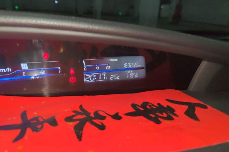 Used Honda Jade 2013 1.8L CVT Luxury Edition 5 seats Odometer Close Up
