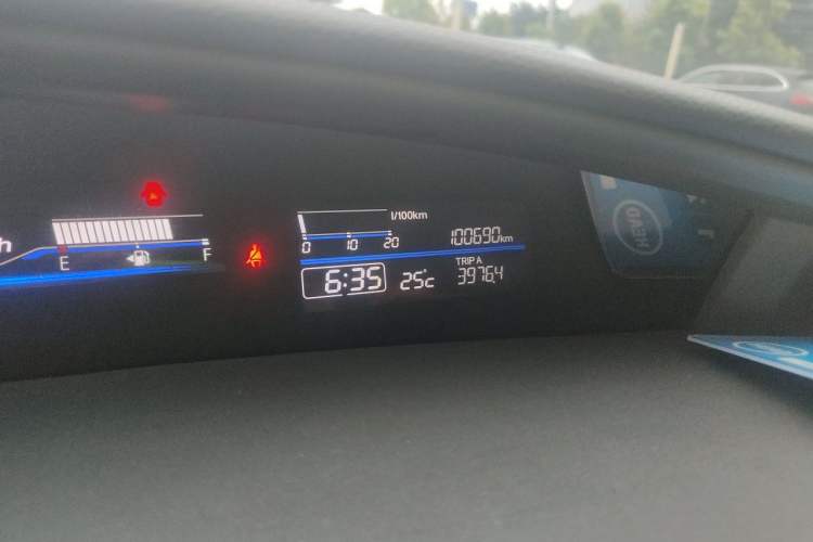 Used Honda Jade 2013 1.8L automatic Comfort version 5 seats Odometer Close Up