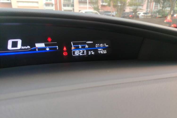 Used Honda Jade 2013 1.8L automatic Comfort version 5 seats Odometer Close Up