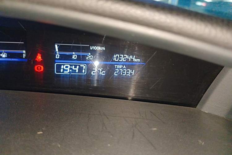 Used Honda Jade 2013 1.8L automatic Comfort version 5 seats Odometer Close Up
