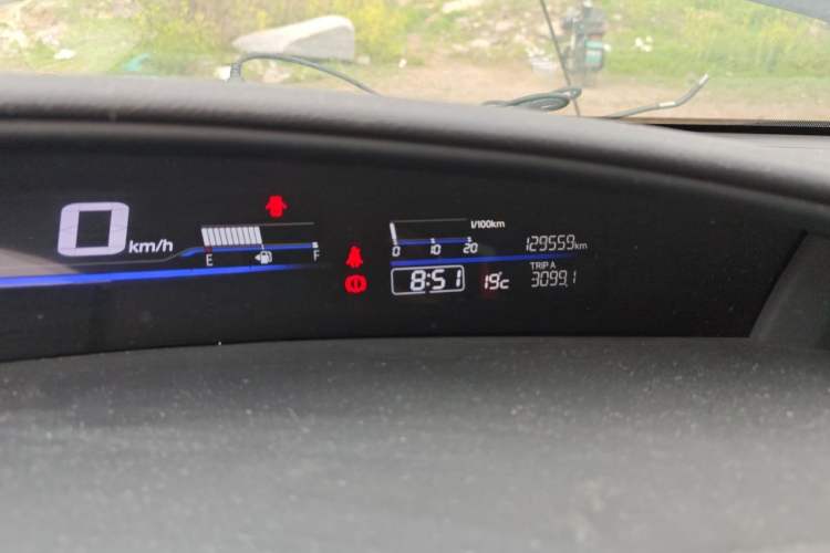 Used Honda Jade 2013 1.8L automatic Comfort version 5 seats Odometer Close Up