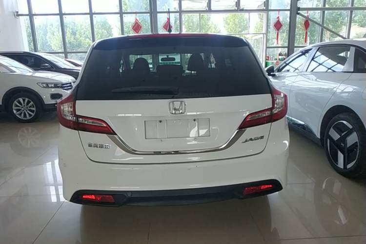 Used Honda Jade 2013 1.8L automatic Comfort version 5 seats Rear