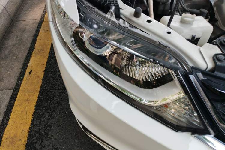 Used Honda Jade 2013 1.8L automatic Comfort version 5 seats Right Front Headlight
