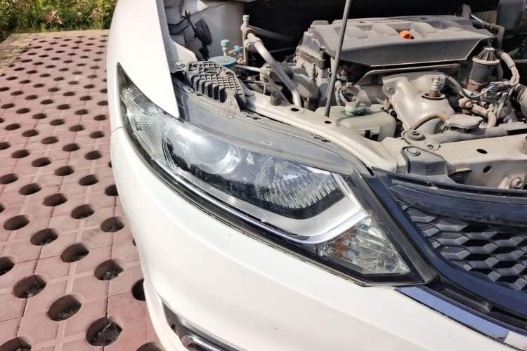 Used Honda Jade 2013 1.8L automatic Comfort version 5 seats Right Front Headlight